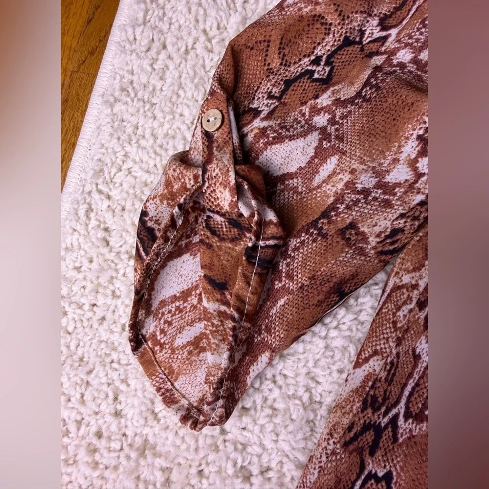 Women's XL Quarter Sleeve Snake Print Blouse